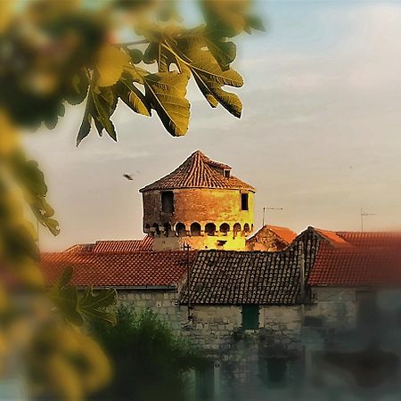 Dida Roko, Rustikalni Apartman S Terasom Kastela Exterior photo