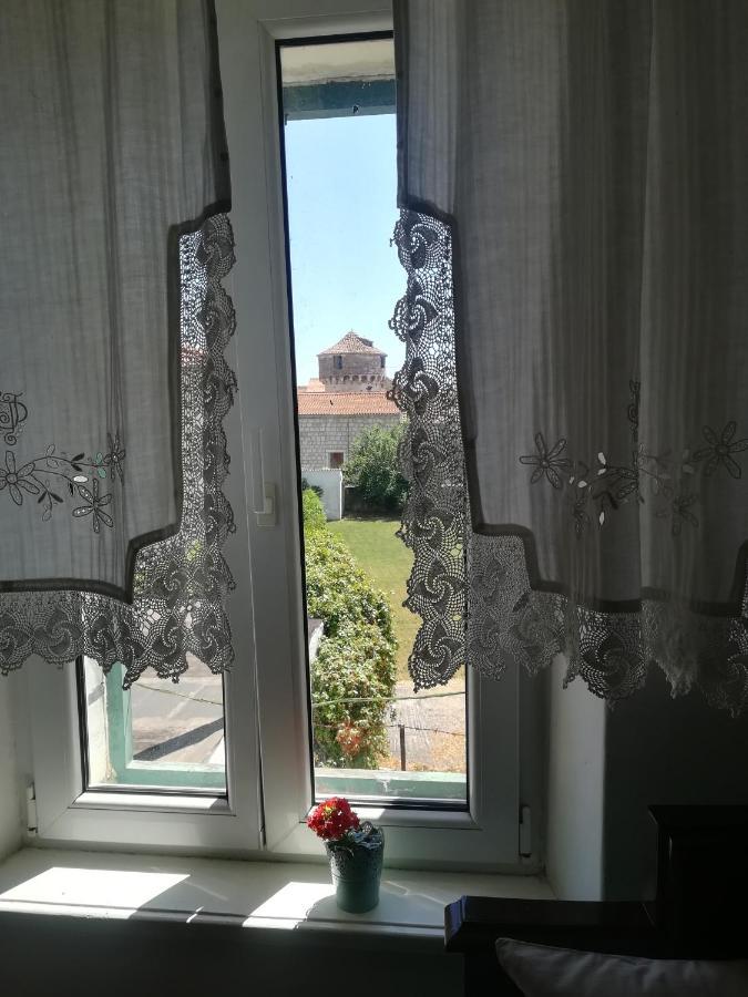 Dida Roko, Rustikalni Apartman S Terasom Kastela Exterior photo