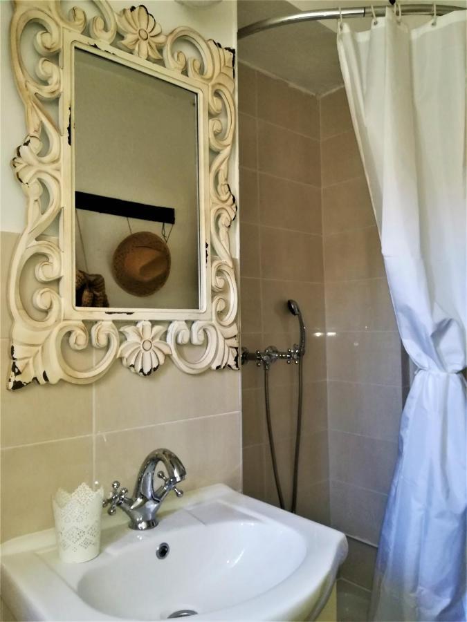 Dida Roko, Rustikalni Apartman S Terasom Kastela Exterior photo
