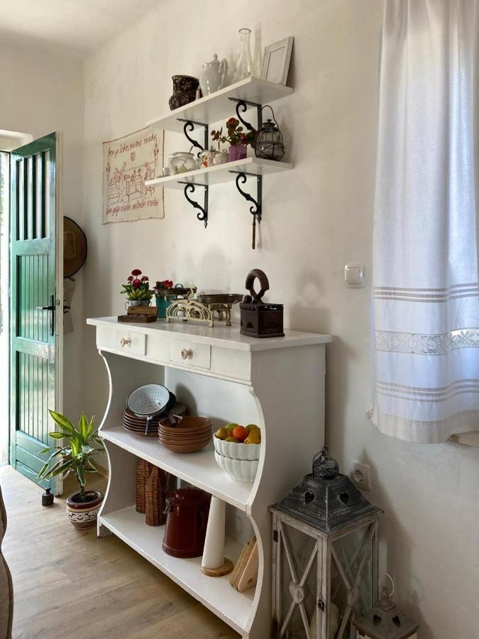 Dida Roko, Rustikalni Apartman S Terasom Kastela Exterior photo