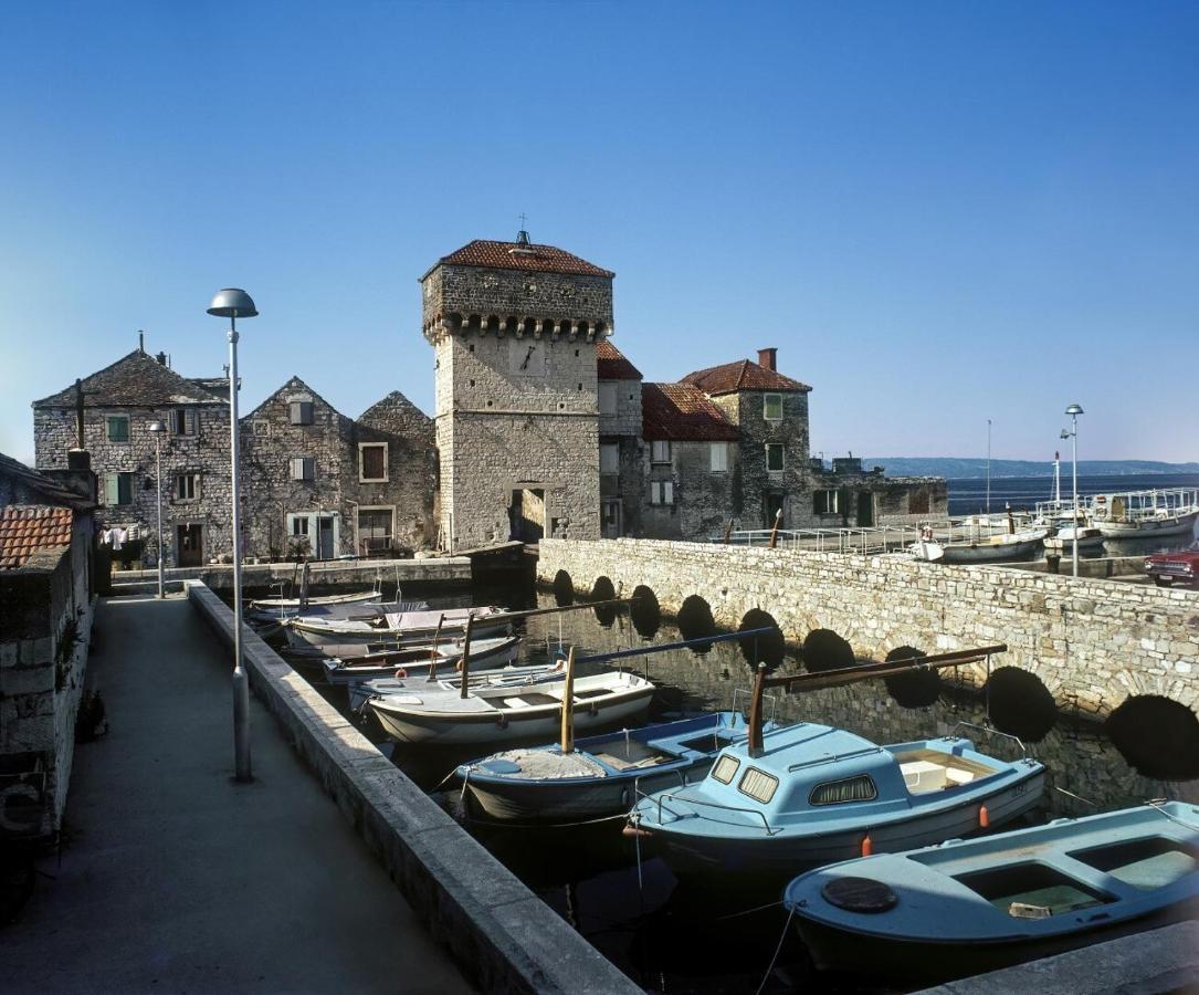 Dida Roko, Rustikalni Apartman S Terasom Kastela Exterior photo