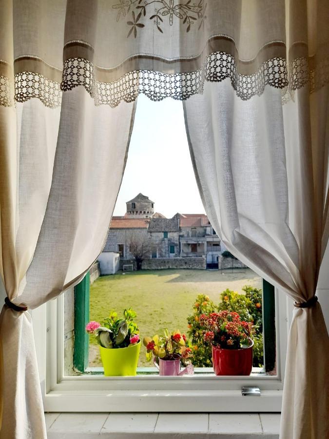 Dida Roko, Rustikalni Apartman S Terasom Kastela Exterior photo