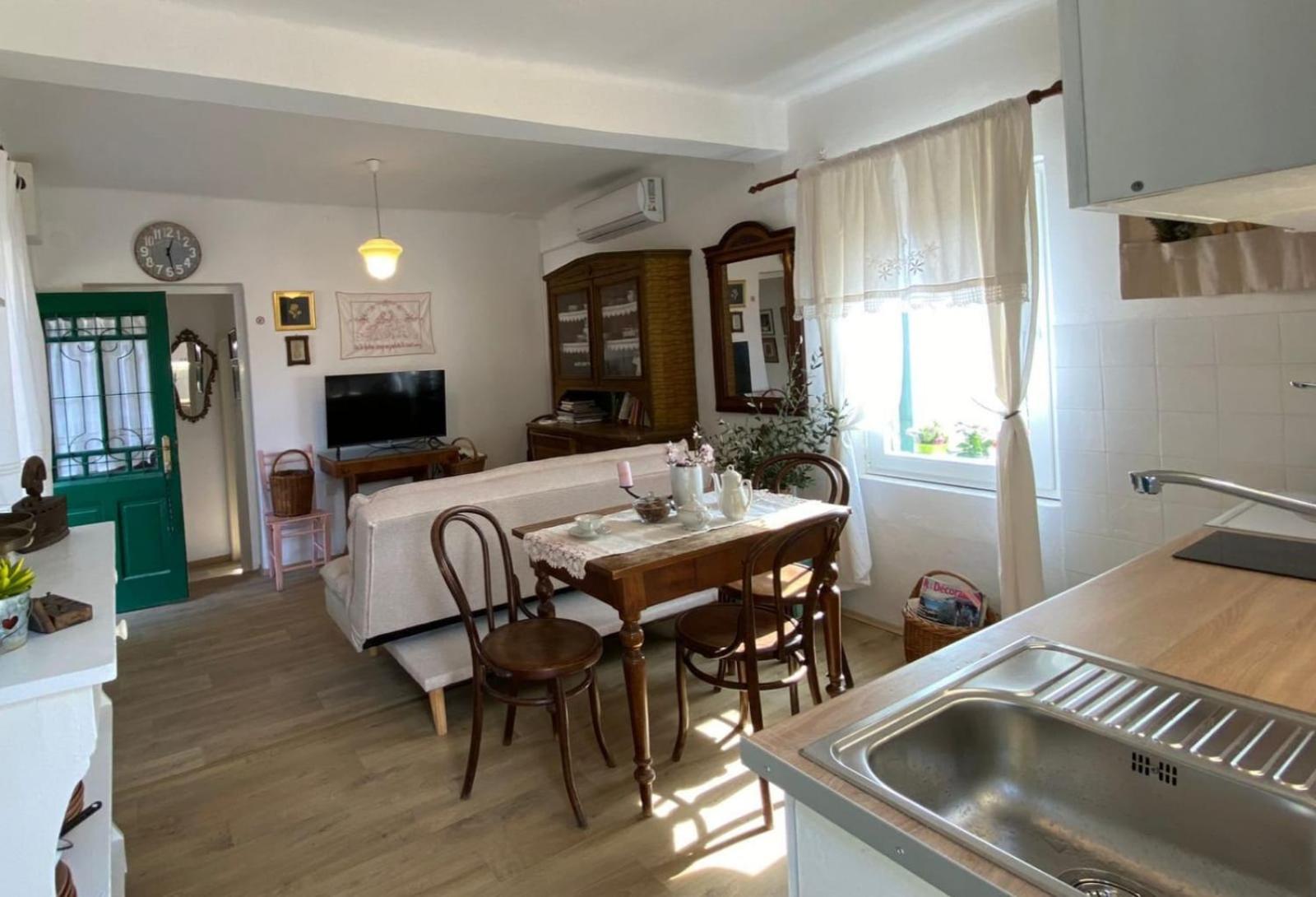 Dida Roko, Rustikalni Apartman S Terasom Kastela Exterior photo