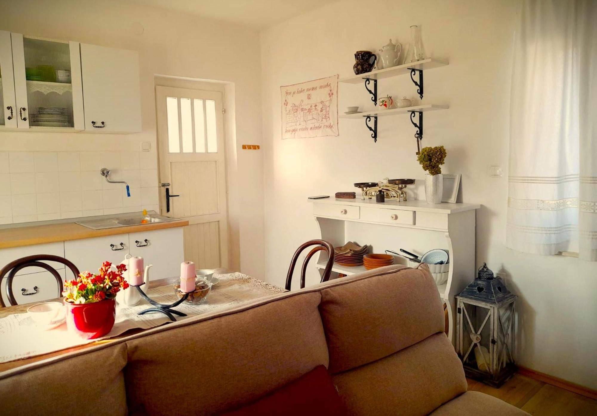 Dida Roko, Rustikalni Apartman S Terasom Kastela Exterior photo