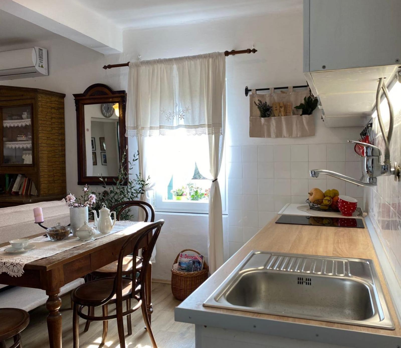 Dida Roko, Rustikalni Apartman S Terasom Kastela Exterior photo